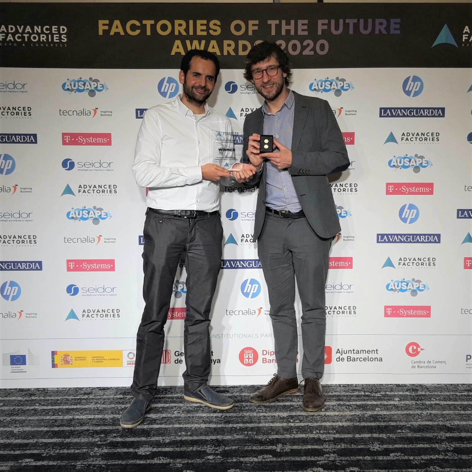 OilWear榮獲“未來(lái)工廠最佳工業(yè)設(shè)備”獎(jiǎng)(圖1) 1 (retocada).jpeg